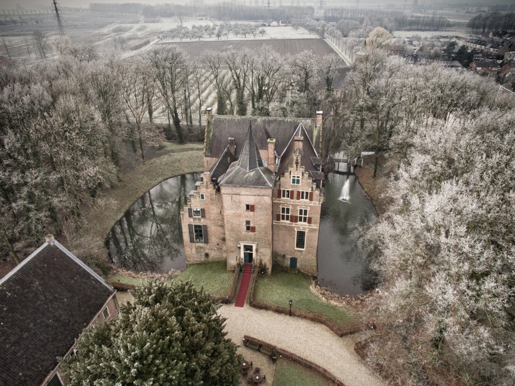 Trouwen-in-de-winter-Kasteel-Wijenburg