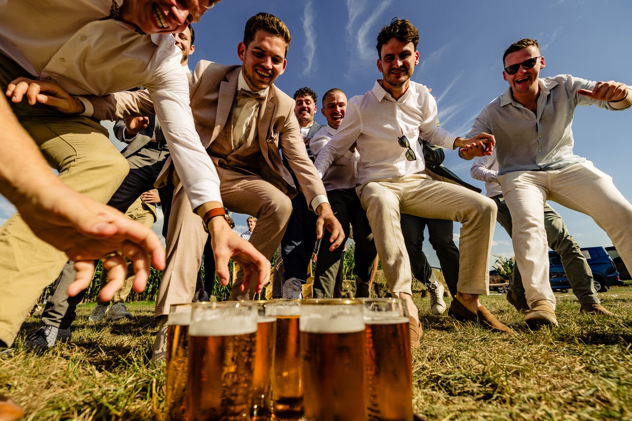 Trouwen tussen het mais | Trouwfotograaf Limburg